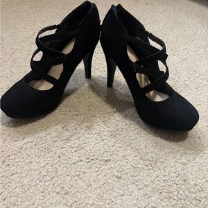 TOP Moda Elegant Black Cross-Strap Heels